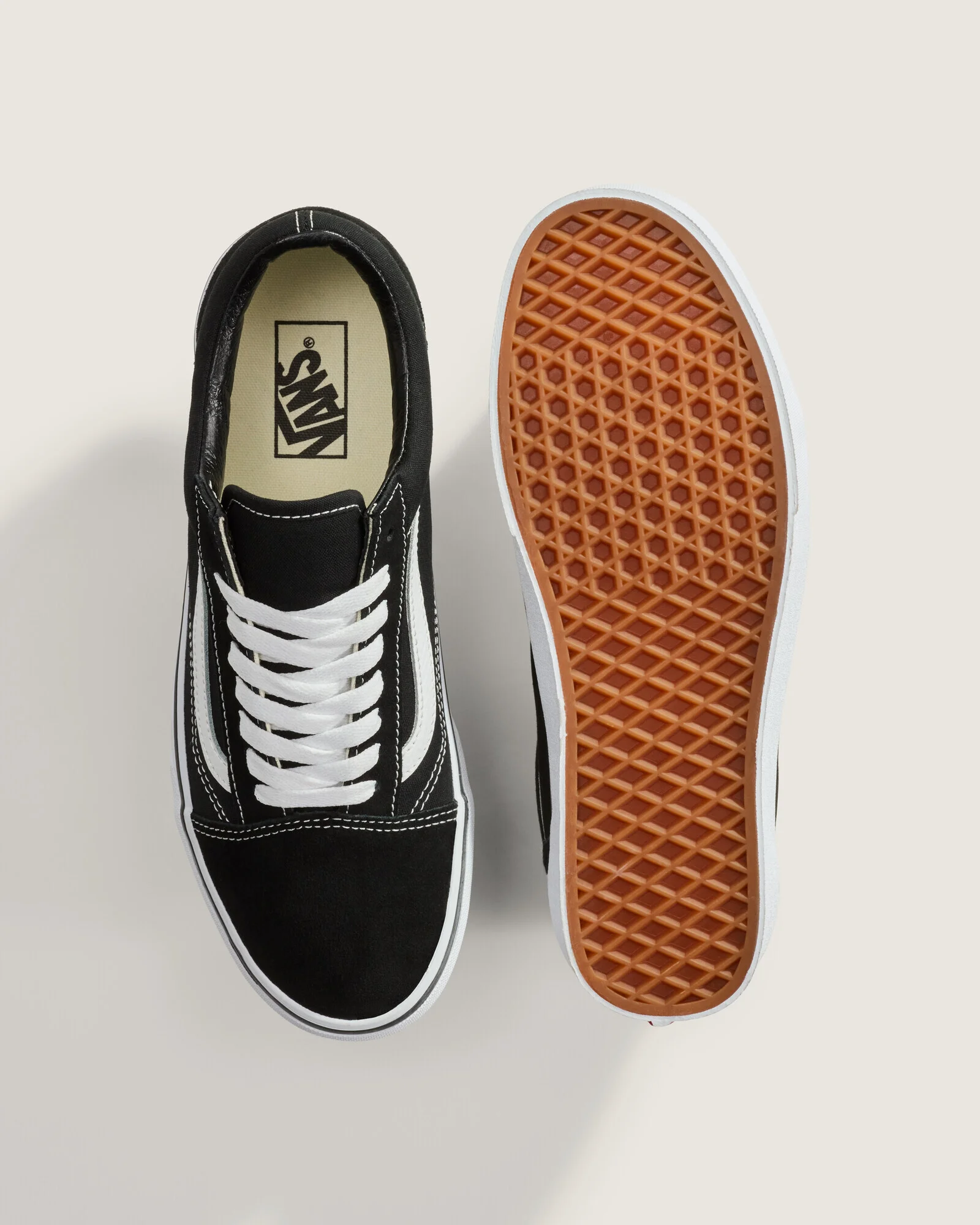 Hires-Vans-V1002001070011-03.webp