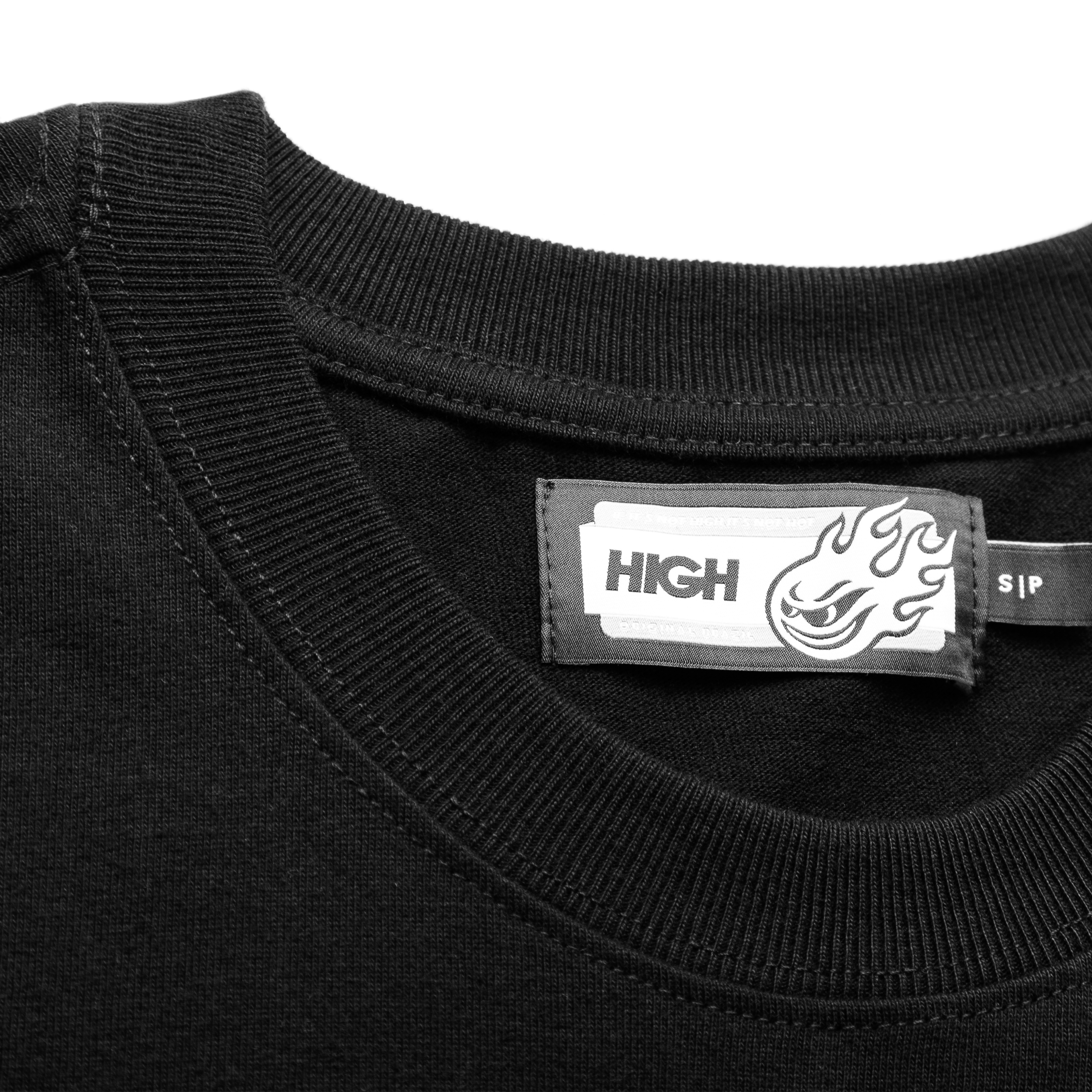 Tee_Chain_Black_Detail_3