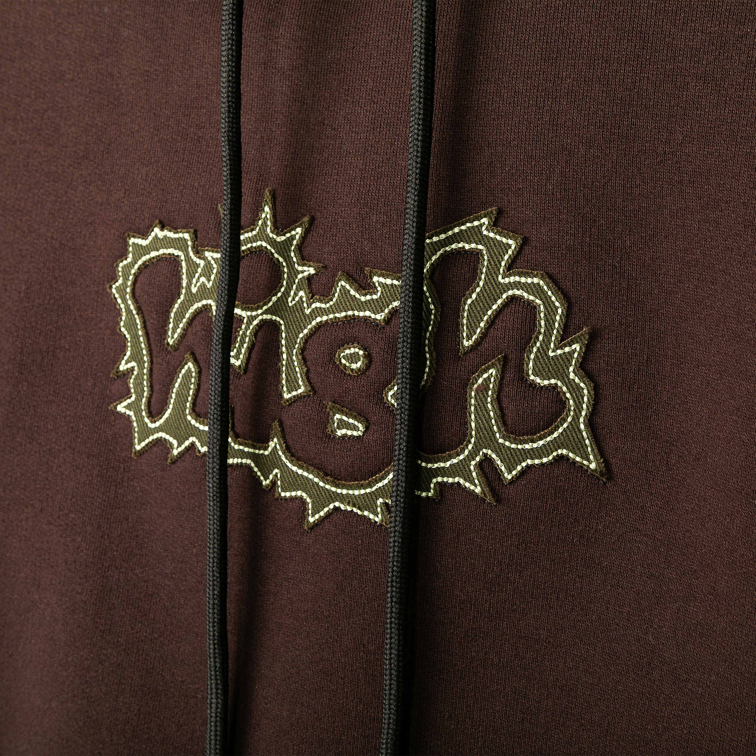 Aplique_Hoodie_Brown_Detail_2