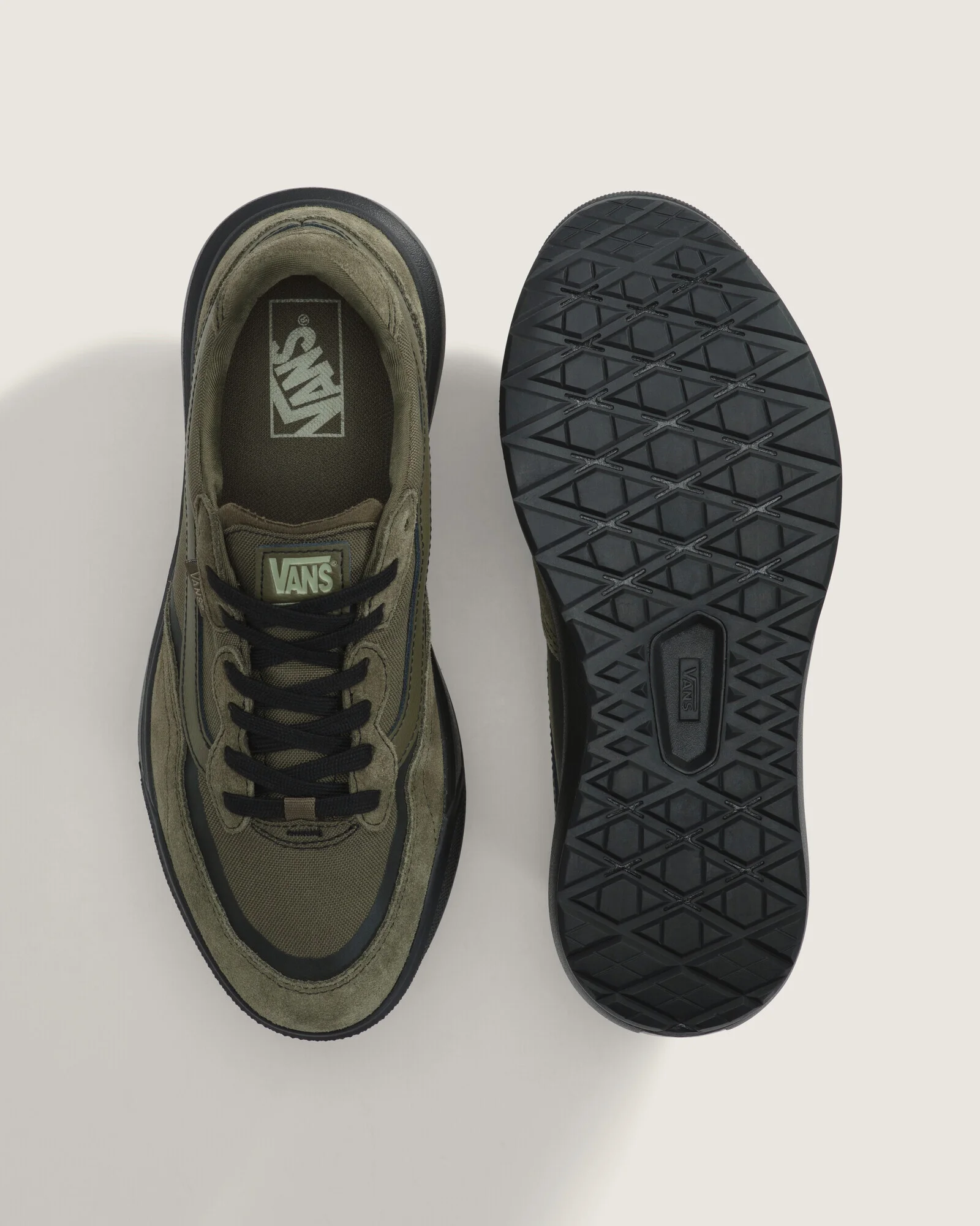 Hires-Vans-V1003551110009-03