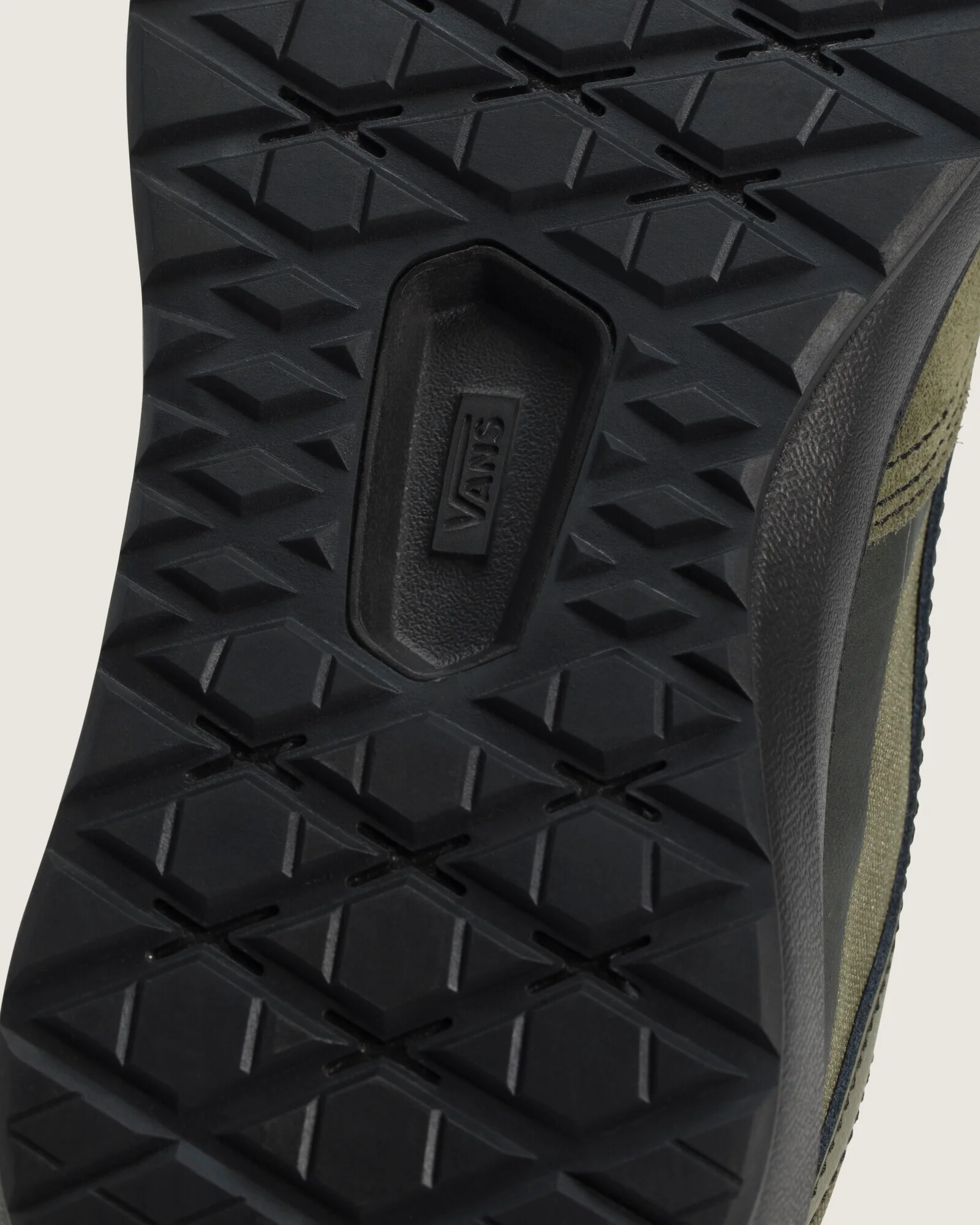 Hires-Vans-V1003551110009-05