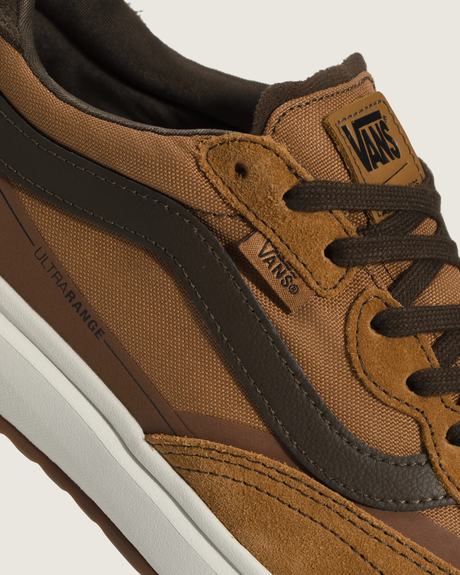 Hires-Vans-V1003551110010-06