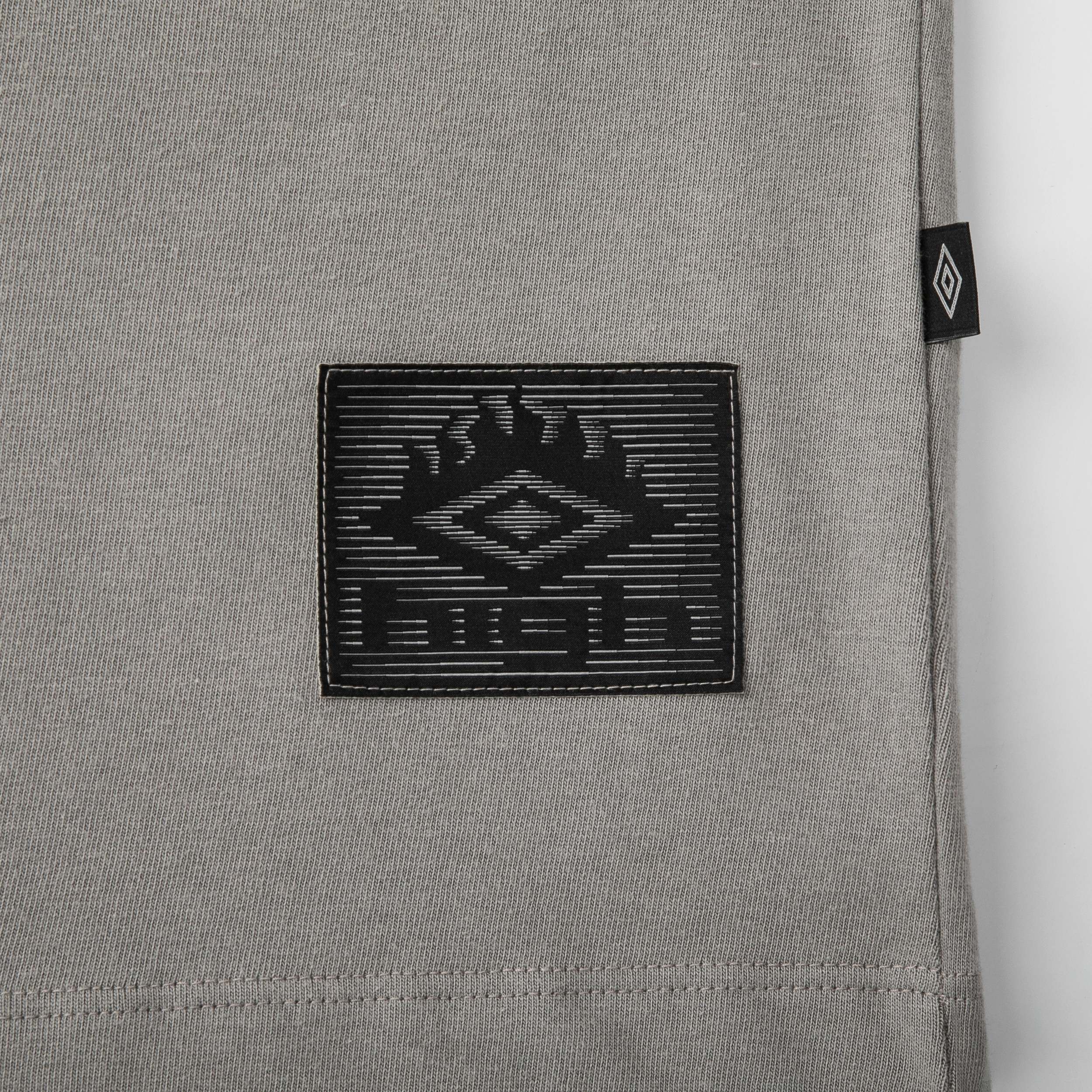 Tee_Street_Unit_Grey_Detail