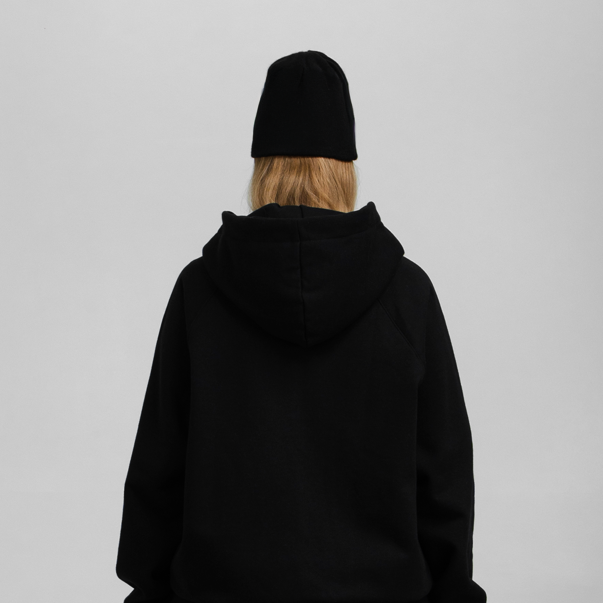 ESSENTIAL-BLACK-BEANIE-2