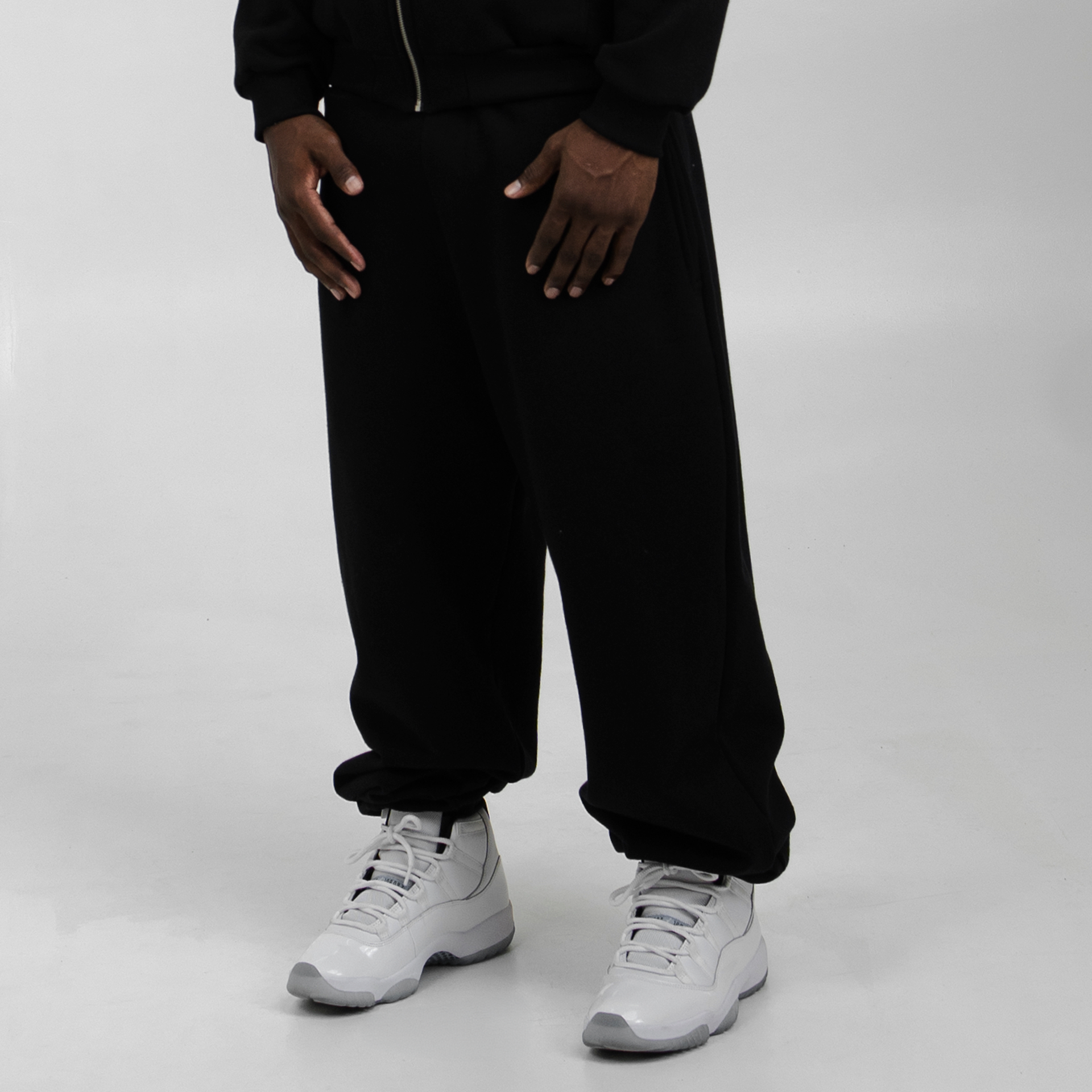 ESSENTIAL-BLACK-SWEATPANTS-3