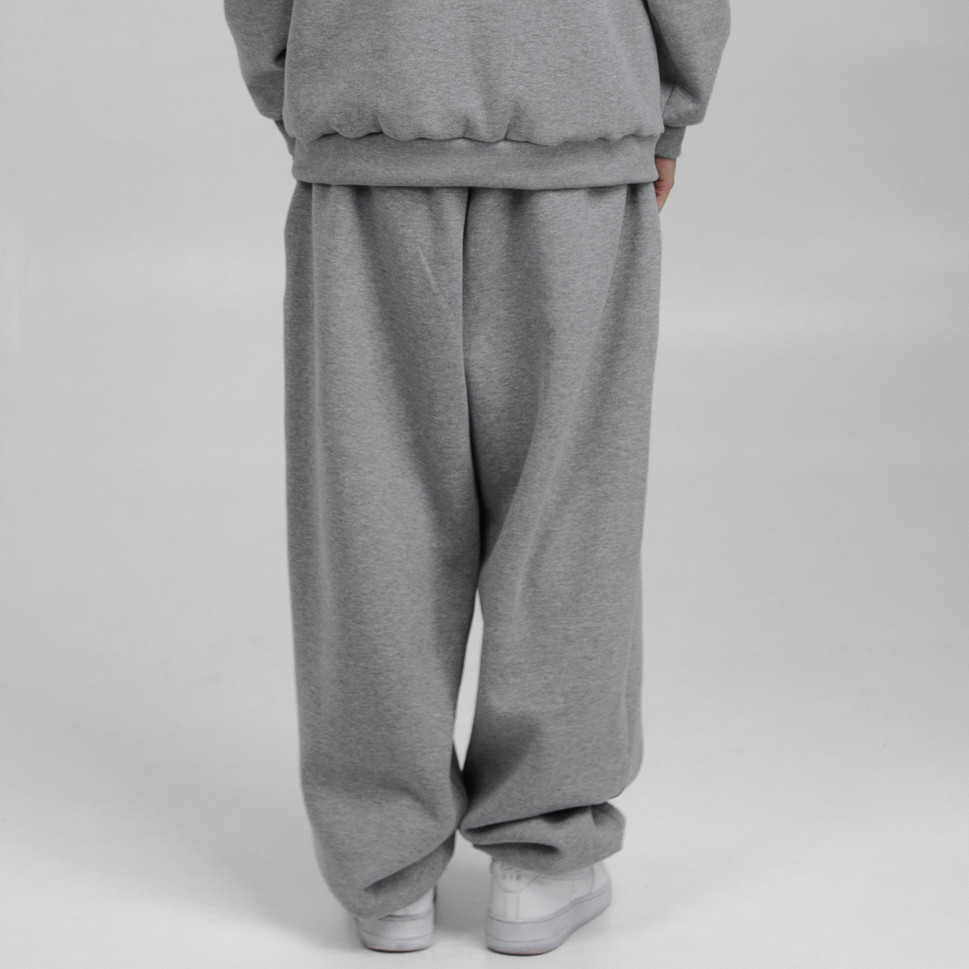 ESSENTIAL-GREY-SWEATPANTS-4