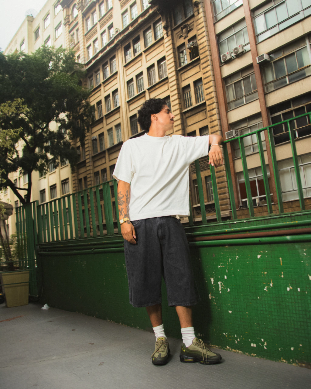 camiseta-boxy-regular-creme-2-a2572abea3ec3303b717516615954038-1024-1024