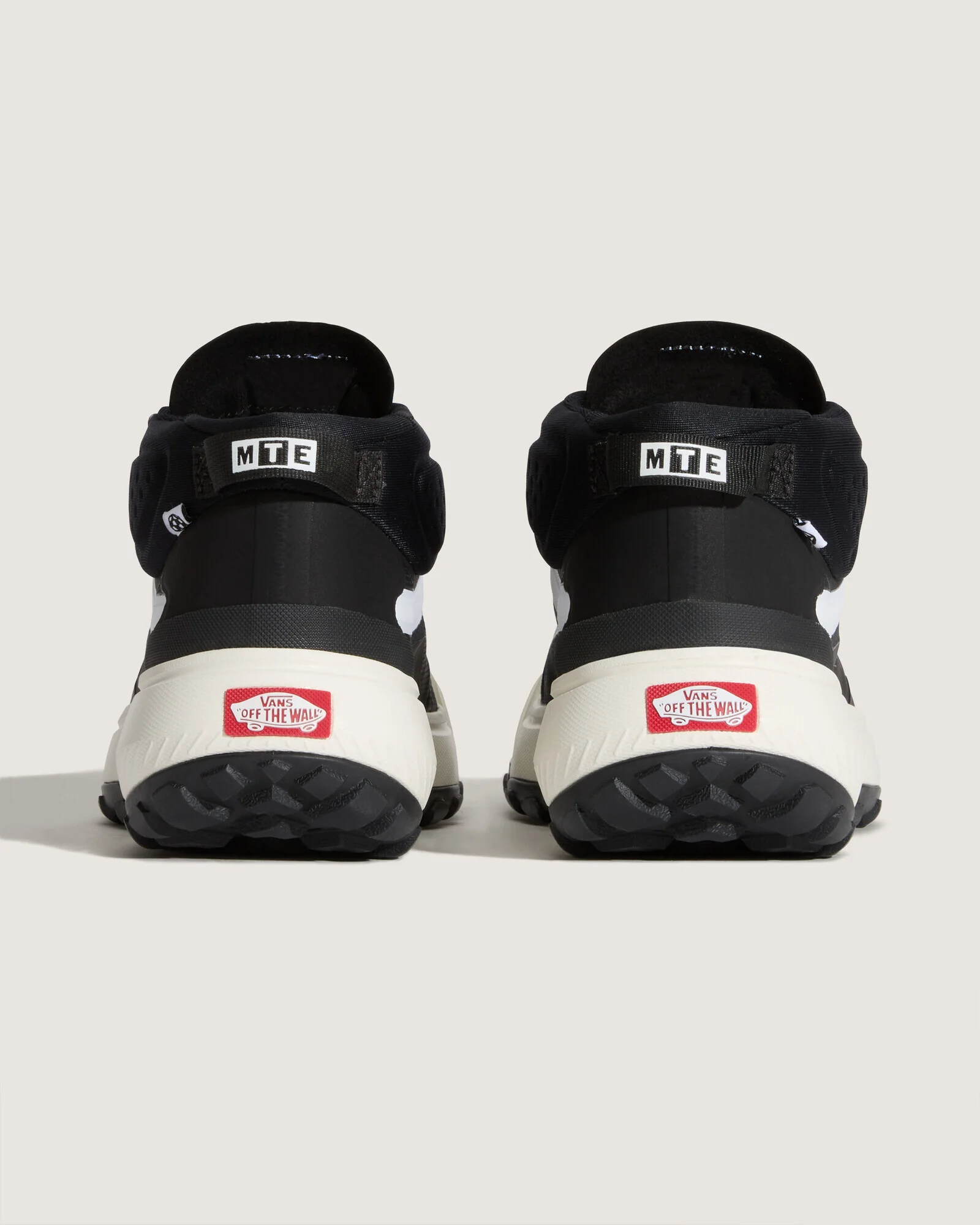 Hires-Vans-V1003550880001-04