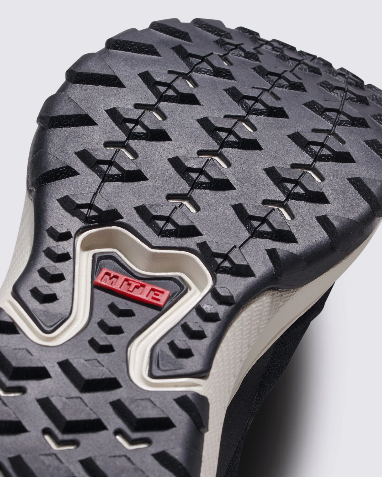 Hires-Vans-V1003550880001-05
