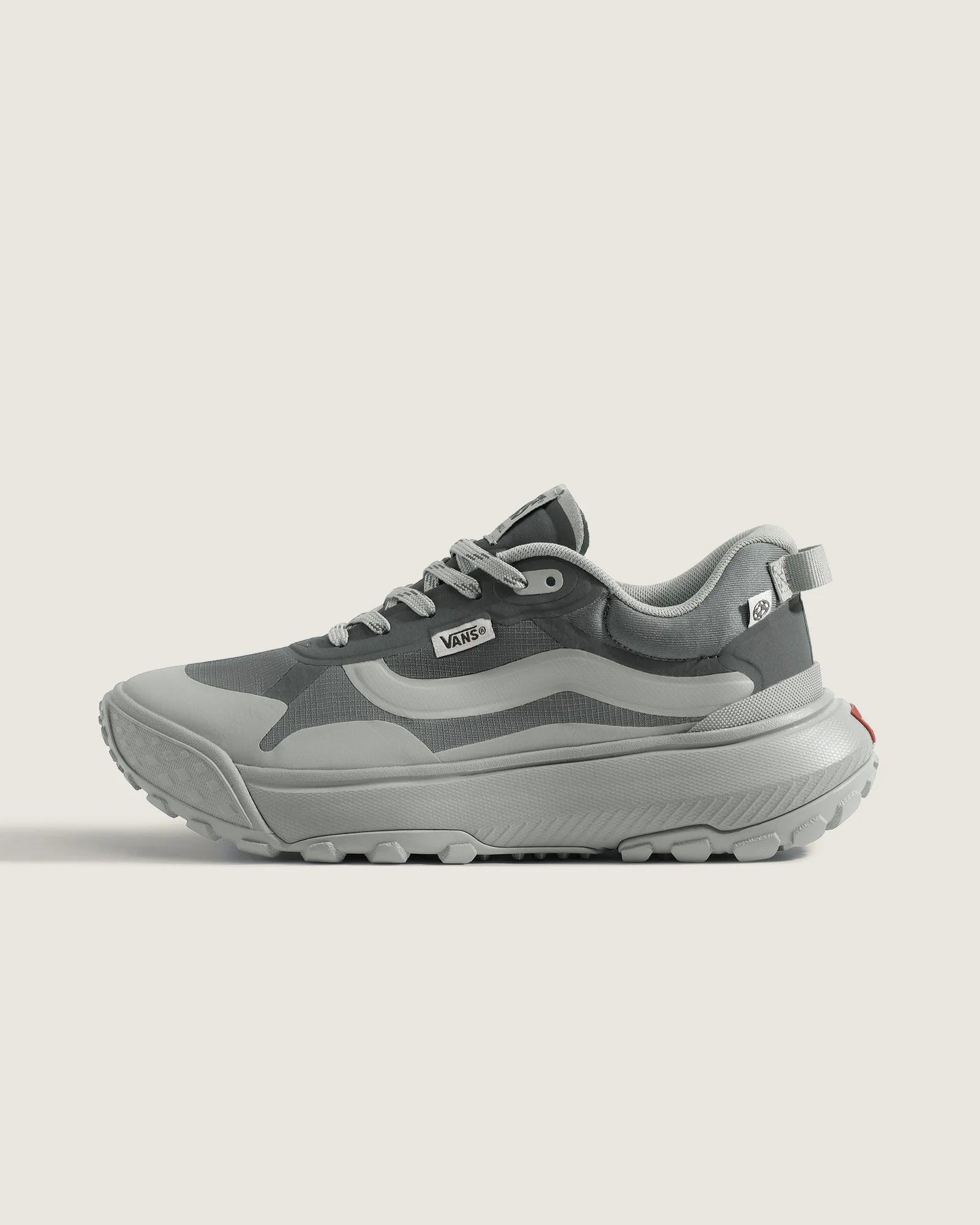 Hires-Vans-V1005900030003-01