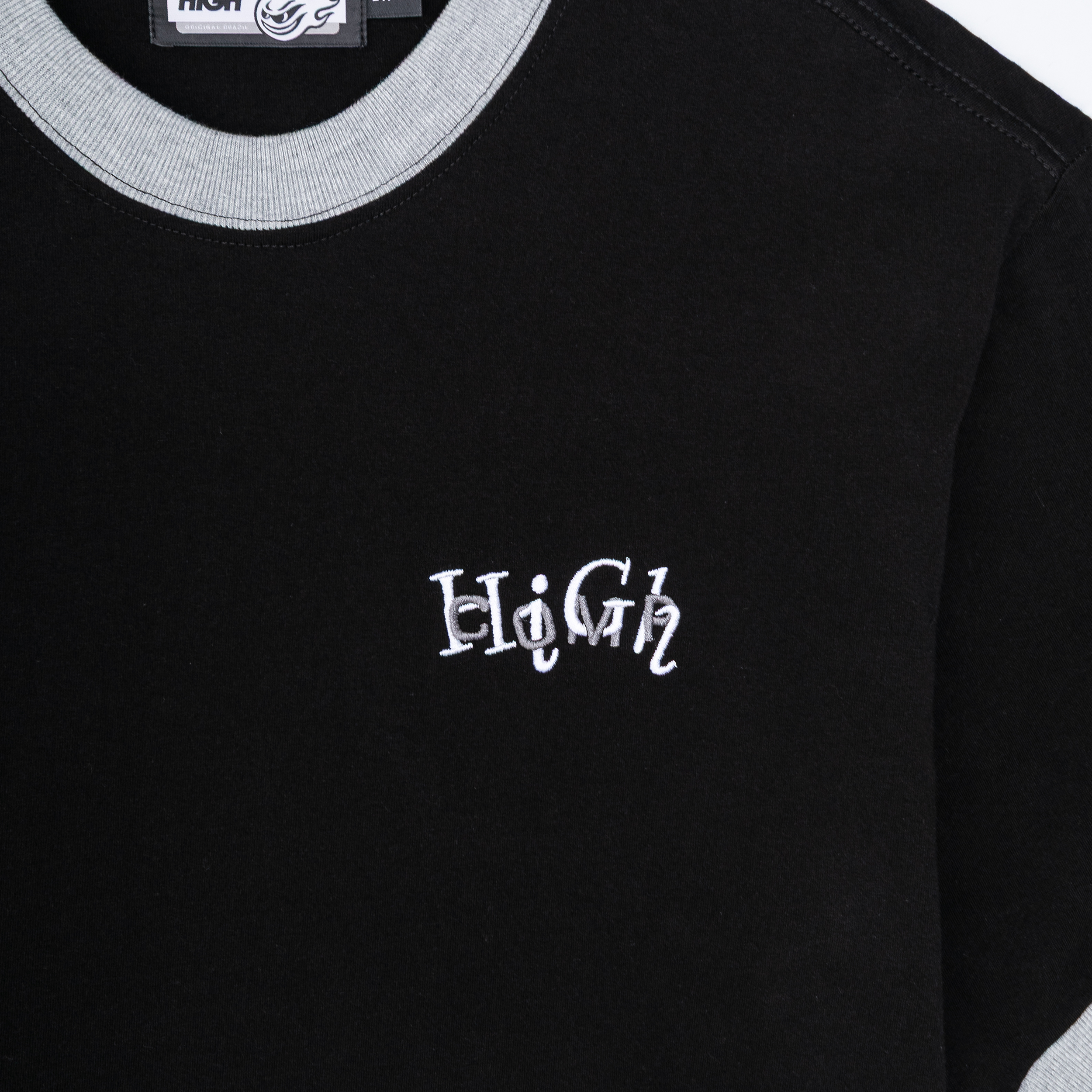 TS754-01_Tee_Classy_Interlock_Black_Detail_1