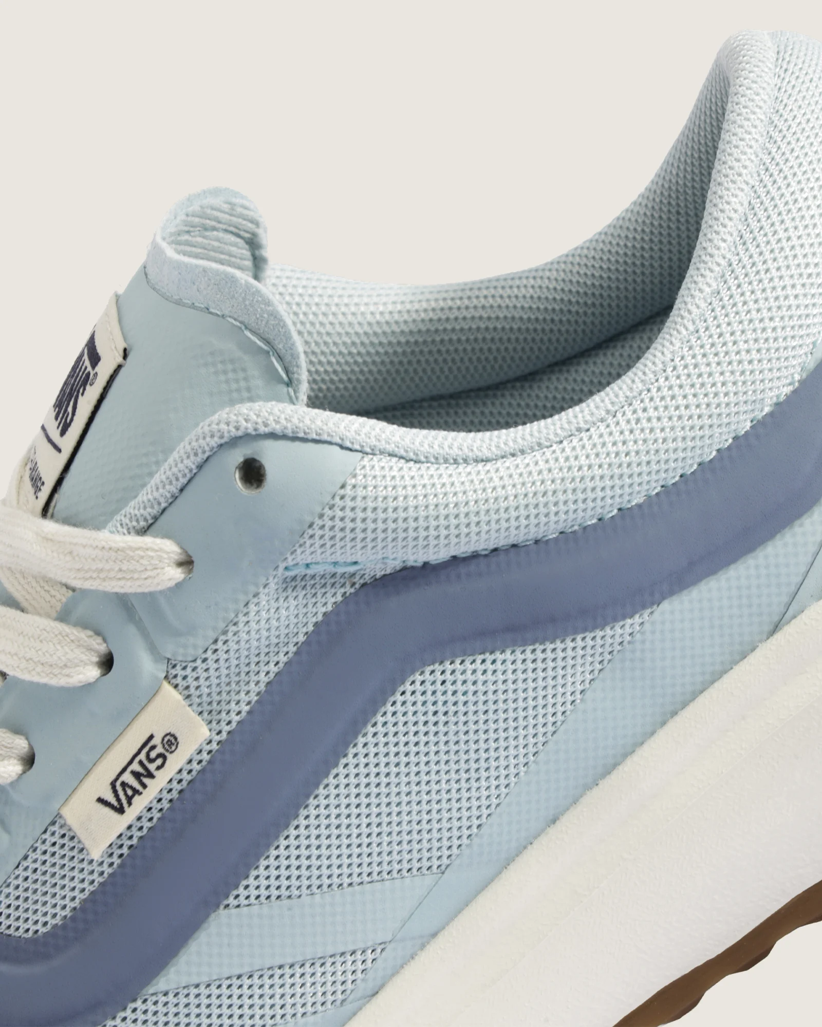 Hires-Vans-V1003551100004-05