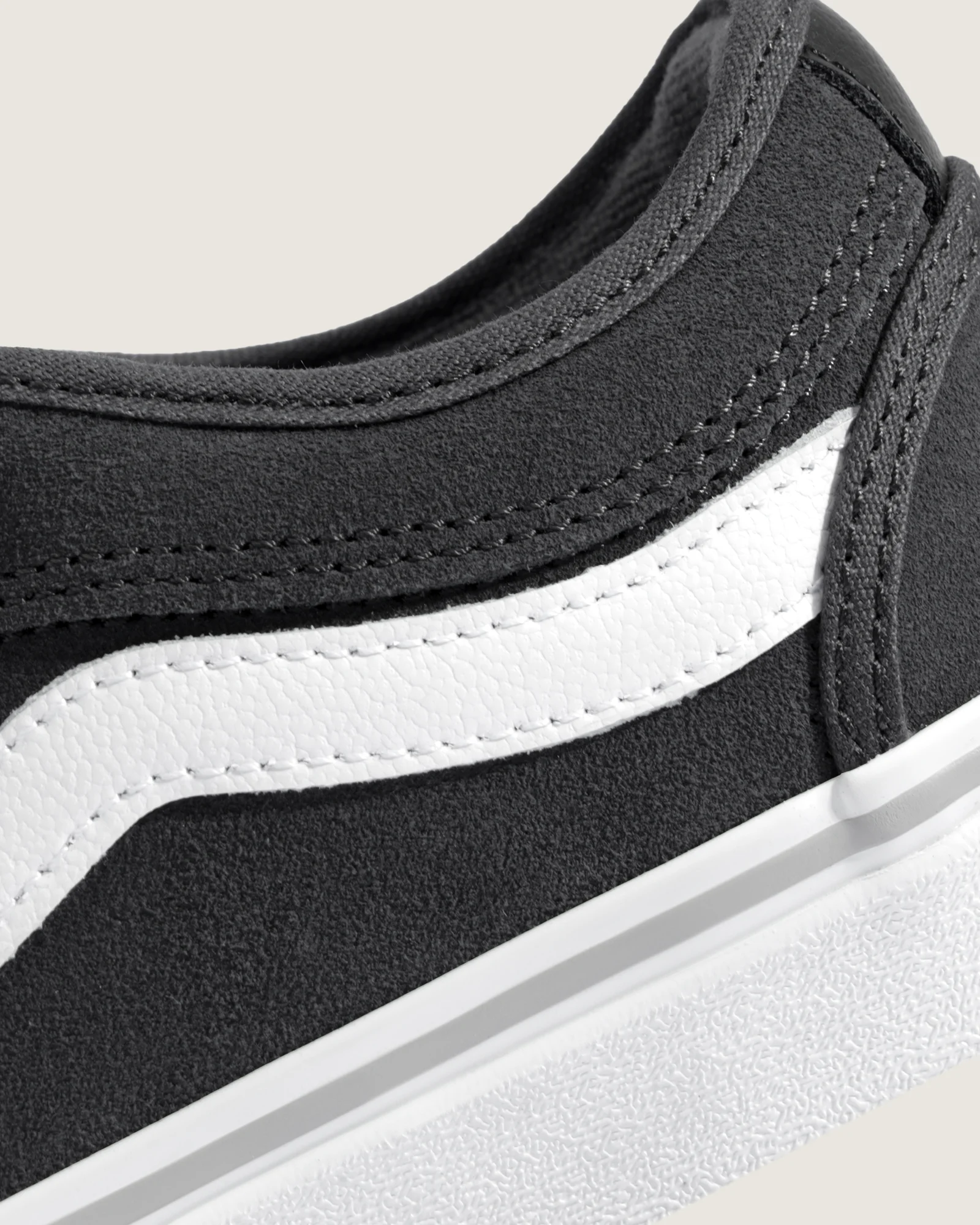 Hires-Vans-V1004600170005-06
