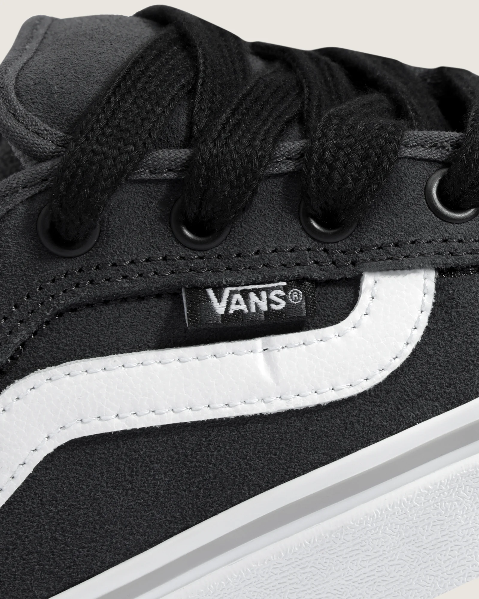 Hires-Vans-V1004600170005-07