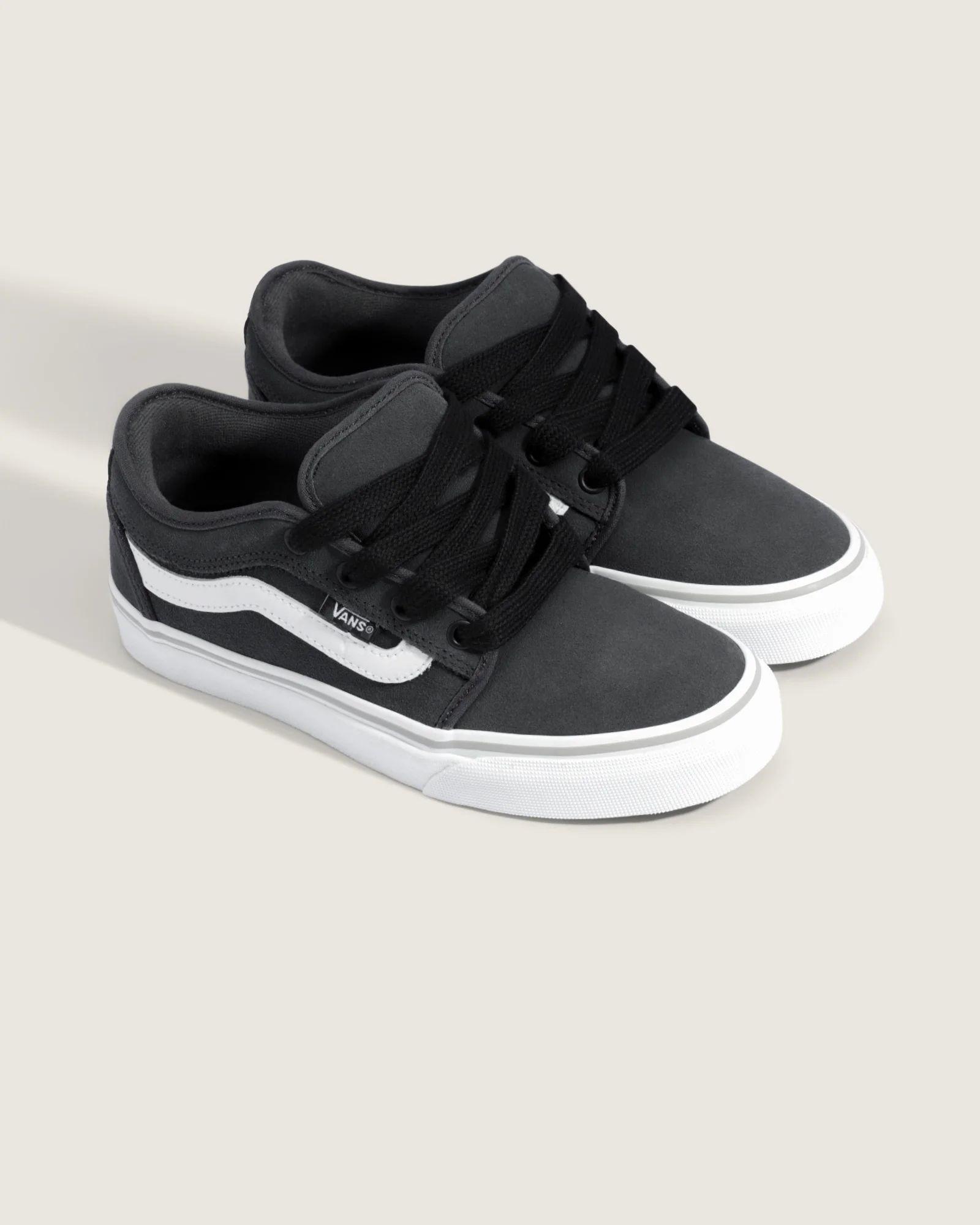 Hires-Vans-V4703700250002-01