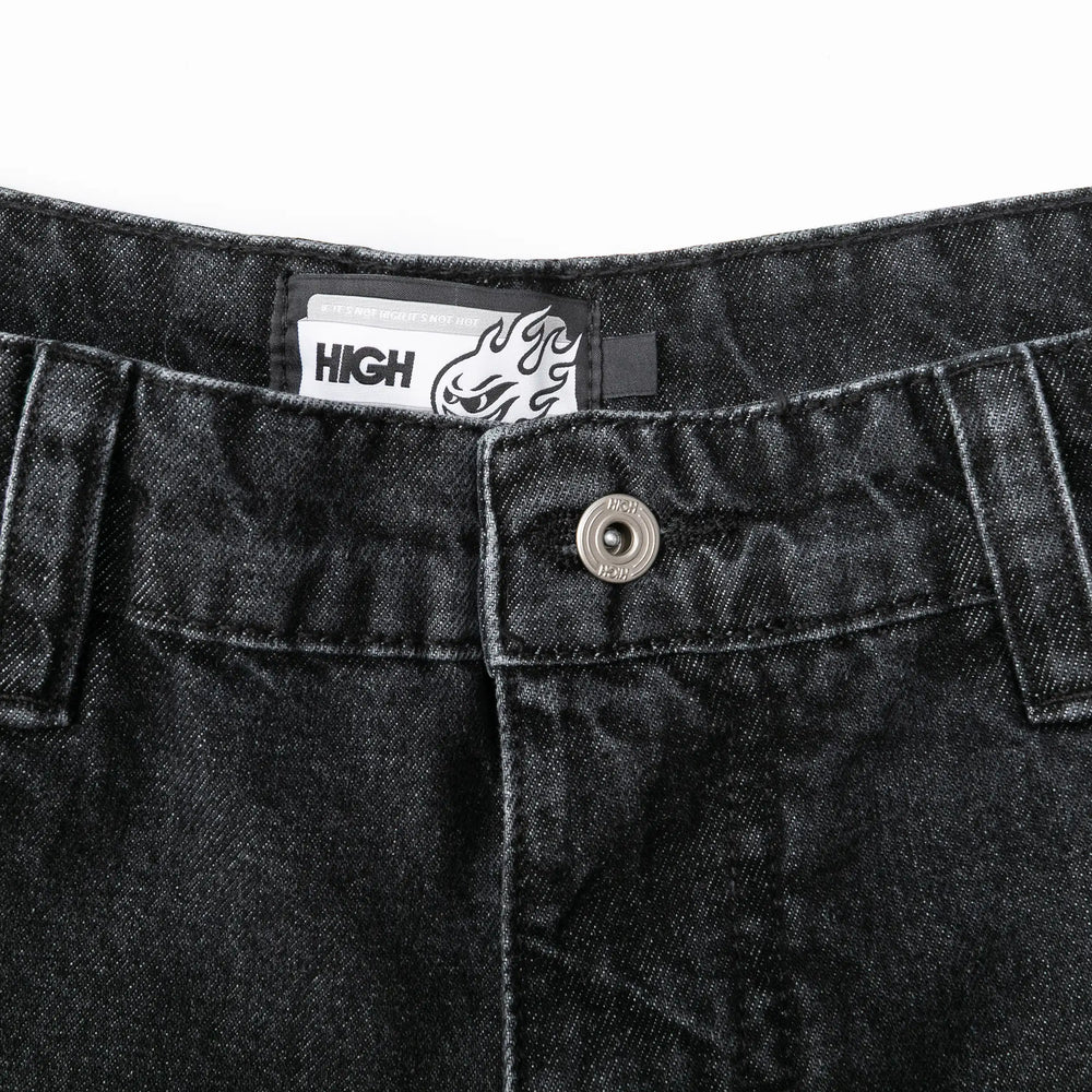 JS023-02_Tagline_Denim_Shorts_Black_Detail_4