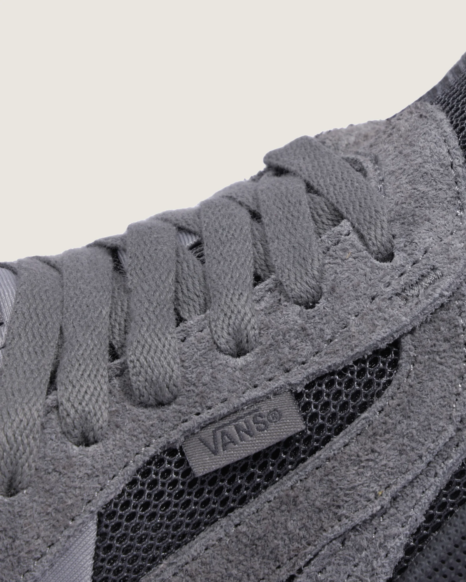 Hires-Vans-V1003551160007-06