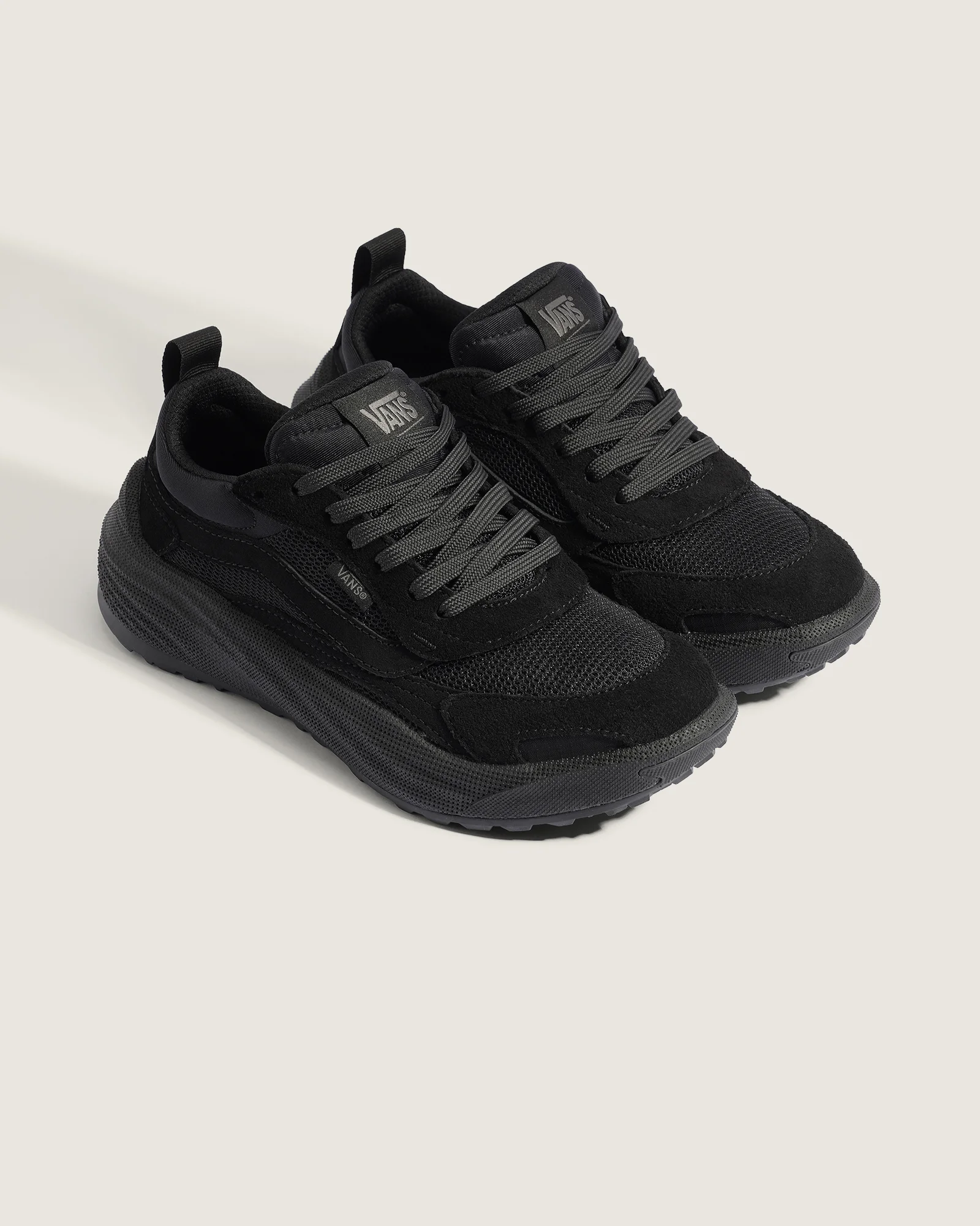 Hires-Vans-V1005900070007-02