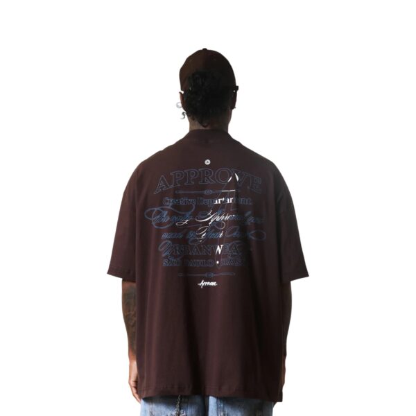 Camiseta Huge Approve Creative Departame Marrom