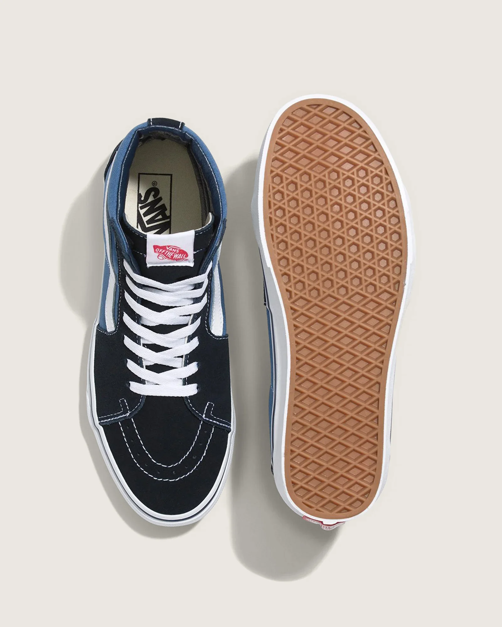 Hires-Vans-V1002001230083-03